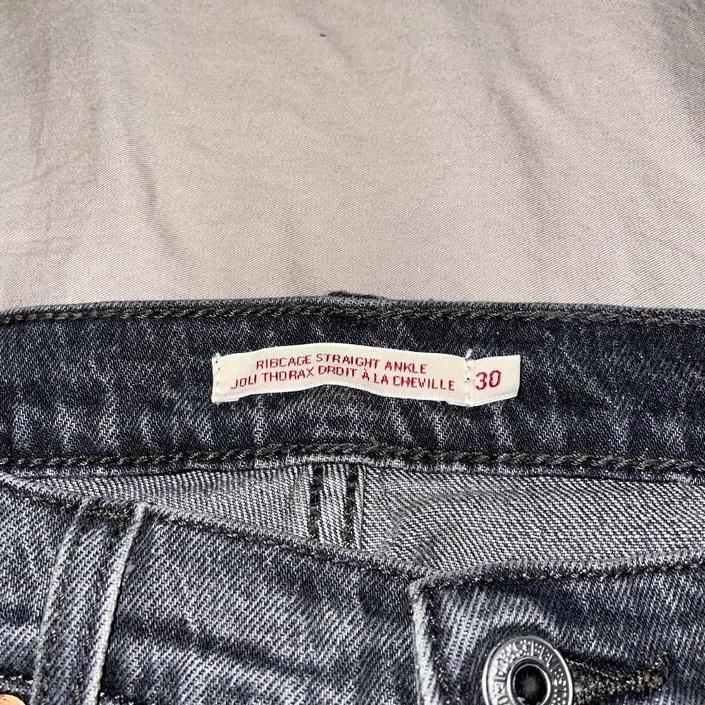 Levi’s Ribcage Straight - Picture 2 of 3